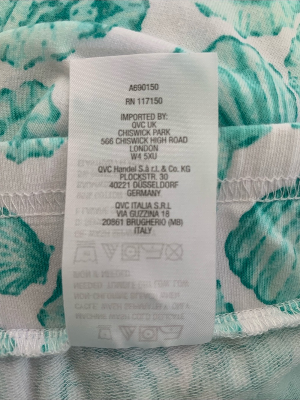 Quacker Factory Aqua Shell-Print Capris - Picture 6 of 6